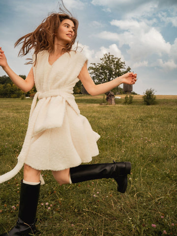 Жилет з V-подібний вирізом молочний